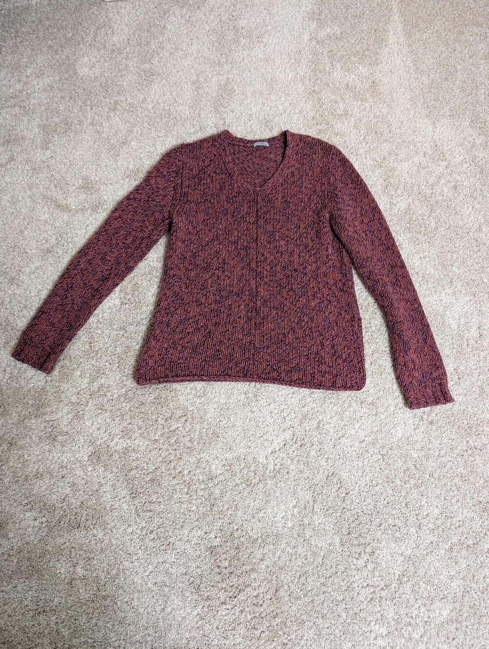 Malo Women's Maroon V-Neck Cashmere Sweater - Medium
